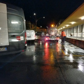Ventimiglia: servizio di pulizia e disinfestazione di Teknoservice attorno alla stazione (Foto)