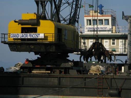 Piattaforma Maersk in alto mare nonostante i brindisi. Parlano Vaccarezza, Guelfi e l'avvocato Granara