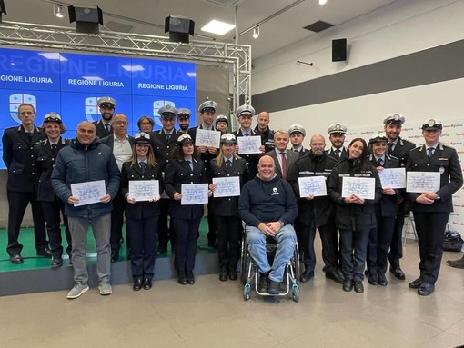 Tre agenti della Polizia Municipale di Sanremo premiati oggi dall'Assessore Andrea Benveduti (Foto)