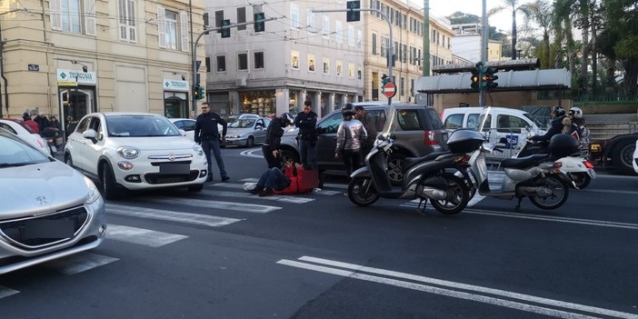 Sanremo: pedone investito in via Roma da un'auto francese, ferito portato in ospedale (Foto)