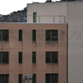 Sanremo: detenuto dà in escandescenze dal tetto del carcere di Valle Armea, poi torna sui suoi passi