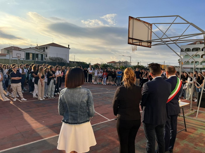 Per il primo giorno di scuola, la carica dei ‘duecento’ al Liceo ‘Aprosio’ di Ventimiglia