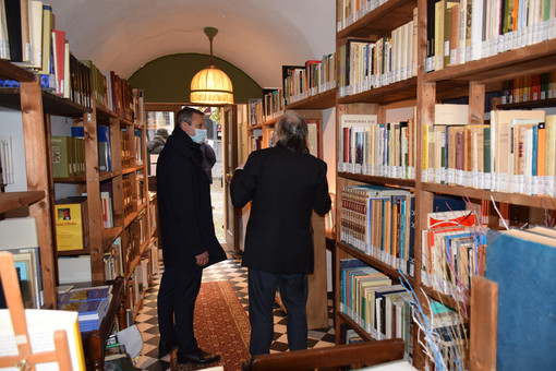 Sanremo, la piccola biblioteca di piazza Capitolo apre anche in estate