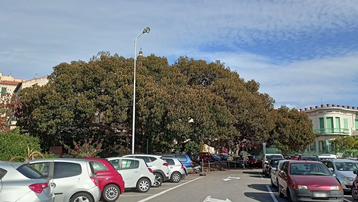 Bordighera, rifacimento della segnaletica: scatta il divieto di sosta sul piazzale del Capo (Foto)