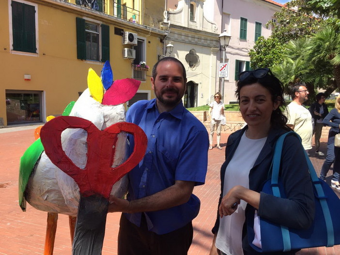 Imperia: il verde della città si anima con le sculture di cartapesta del progetto “Scuola Babonza” (Foto e Video)