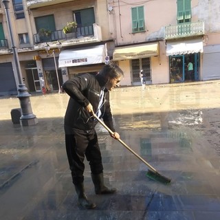 Ventimiglia: anche don Ferruccio tra gli 'Angeli del Fango' &quot;Vi aspetto domani per dare una mano alla città&quot;