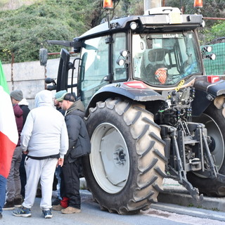 Sanremo: primi trattori in Valle Armea arrivati dalla Lombardia, domani sono attesi dal Piemonte (Foto)