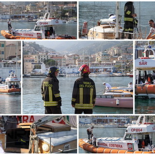 Sanremo: principio d'incendio ad una barca a vela nel porto vecchio, intervento di Vvf e Guardia Costiera (Foto)