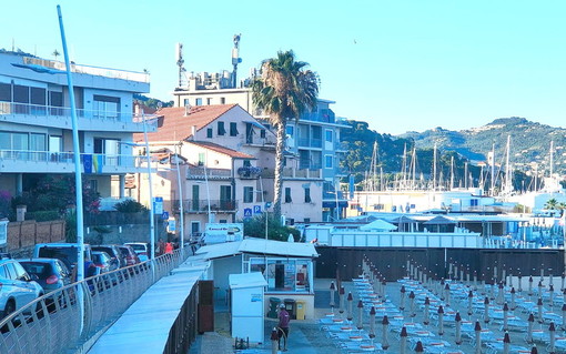 Imperia: albero pericolante in via Boine alla Marina di Porto Maurizio, intervento dei Vigili del Fuoco