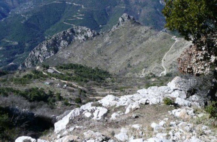 Controlli militari di altri tempi alla frontiera di Ponente con la Francia. Il racconto ti Pierluigi Casalino