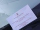 Rocchetta Nervina: parcheggi selvaggi e creativi in paese, il sindaco lascia bigliettini ironici sulle auto (Foto)