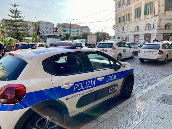 Sanremo: spacciatore e acquirente fermati dalla Polizia Locale in pieno centro