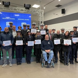 Tre agenti della Polizia Municipale di Sanremo premiati oggi dall'Assessore Andrea Benveduti (Foto)