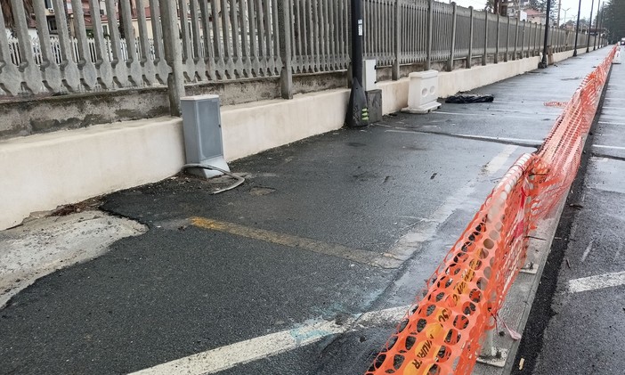 Bordighera, proseguono i lavori per realizzare la pista ciclabile: cambia la viabilità sul lungomare (Foto)