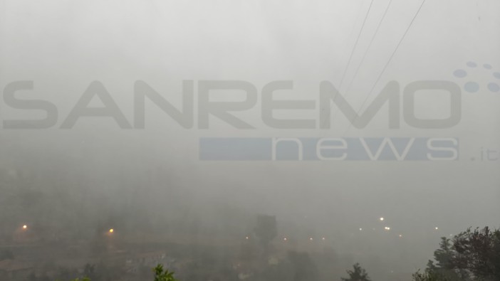 Forte acquazzone su tutta la provincia: vento e pioggia spazzano sia il litorale che l'entroterra, raffiche a 140 km/h (Foto e Video)