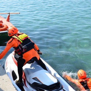 Sanremo: anche quest'anno il presidio dei Vigili del Fuoco con le moto d'acqua nei giorni di maggior afflusso turistico (Foto)