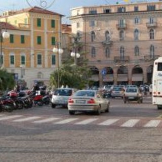 Sanremo: chiusura al traffico di Piazza Colombo, un lettore risponde a M.L &quot;Ben venga l'isola pedonale!&quot;