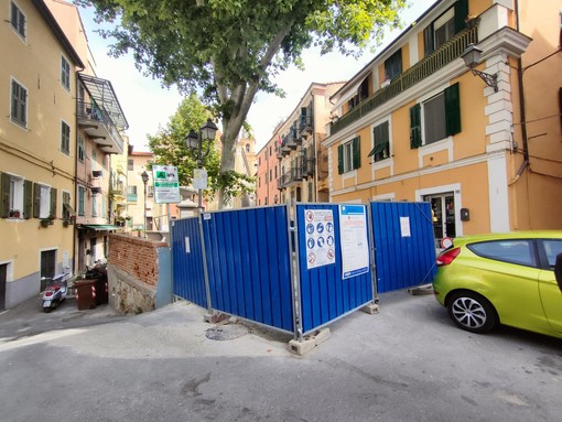 Residenti di Coldirodi contro i lavori in piazza: &quot;Creano disagio e non continuano, ci sono punti molto più delicati&quot; (Foto e video)