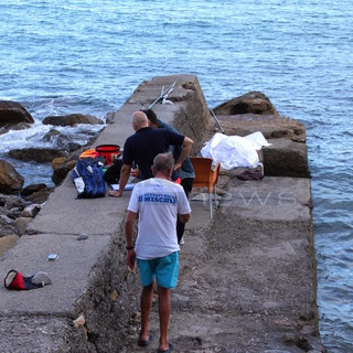 Sanremo: pescatore 60enne stroncato da un malore sulla scogliera del Tiro a Volo (foto)