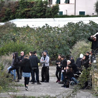 Luca Dolce, anarchici davanti al carcere di Sanremo: cordone delle forze dell'ordine (foto e video)