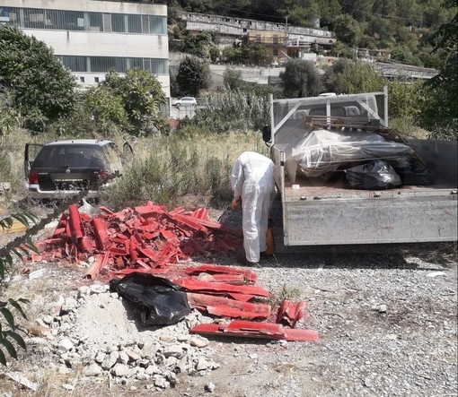 Ventimiglia: amianto e macchine abbandonate sul greto del Roya, intervento della Polizia Provinciale (Foto)