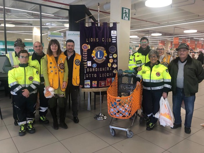 Lions club Bordighera Otto Luoghi, Protezione civile e alpini di Vallecrosia insieme per raccolta alimentare al Conad