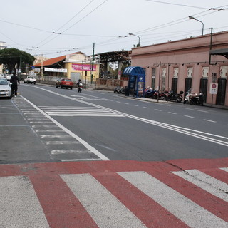 Sanremo: cade con lo scooter in piazza Cesare Battisti, 45enne lievemente ferito