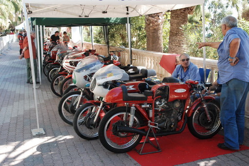 Ospedaletti: la città è invasa dalle moto d'epoca, una grande festa che culmina domani