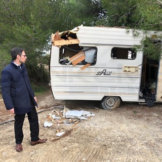 Bordighera: da stamattina iniziato l'intervento del Comune alla discarica abusiva di Montenero (Foto)