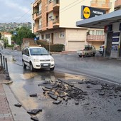 Sanremo: guasto a una tubazione in corso Marconi, operai di Rivieracqua al lavoro dall'alba (Foto)