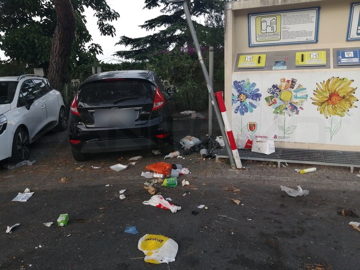 Sanremo: differenziata, il problema è il 'porta a porta'? Secondo quanto accade in piazza San Bernardo sembra di no (Foto)