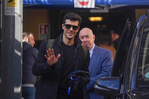 Roberto Bolle all'uscita dal Teatro Ariston (foto Erika Bonazinga)