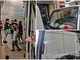 Ventimiglia, rissa tra stranieri: vetrina di un negozio presa a bottigliate (Foto e video)