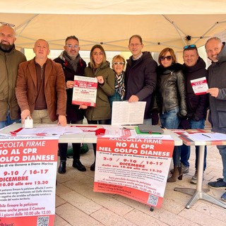 Primo giorno di raccolta firme contro il CPR: sono già più di 1000 (foto)