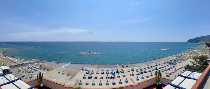 Diano Marina, ripascimento di borgo Paradiso, cambia il litorale, acqua alta all'ingresso in mare