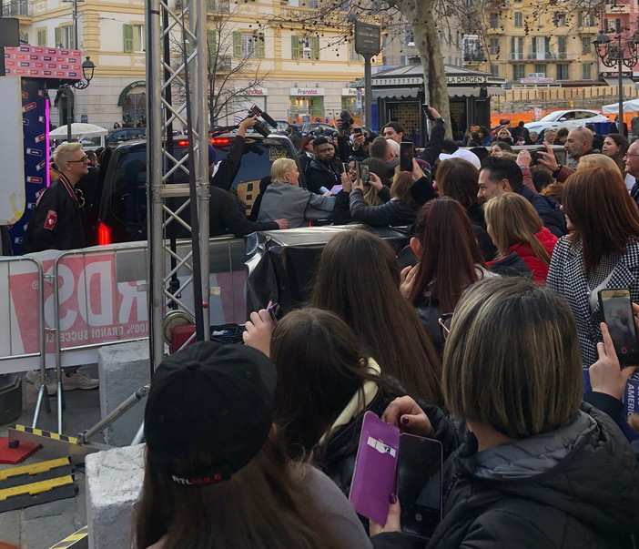 Festival di Sanremo 2024: anche ieri gli 'inviati' del Liceo Cassini in piazza Muccioli per RDSnext (Foto)