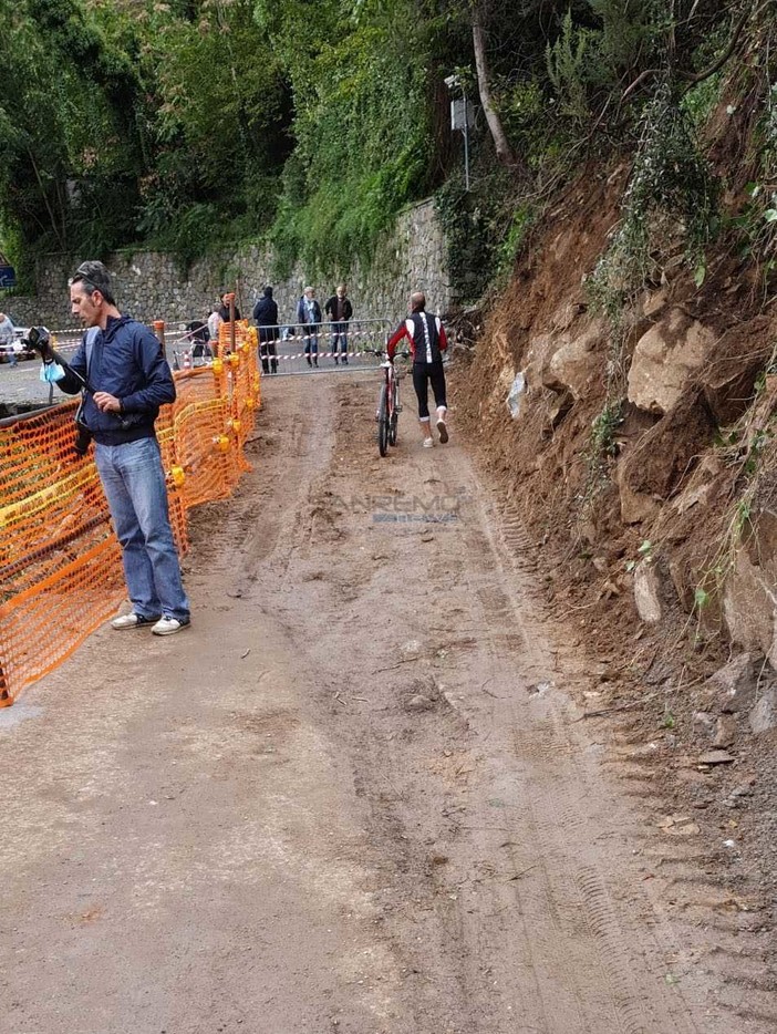 Riaperta la strada tra Badalucco e Montalto: via libera ai mezzi di soccorso, entro 48 ore il passaggio sarà aperto a tutti (Foto)