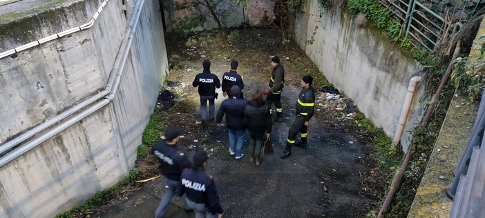 Sanremo: 25enne trovato morto in via Pietro Agosti, il corpo potrebbe essere stato portato nel cunicolo