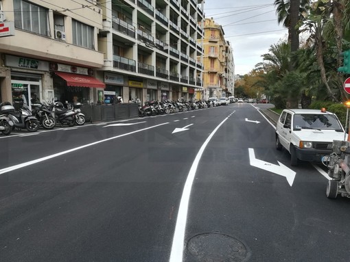 Sanremo: rifacimento della segnaletica orizzontale tra via Roma e corso Orazio Raimondo (Foto)
