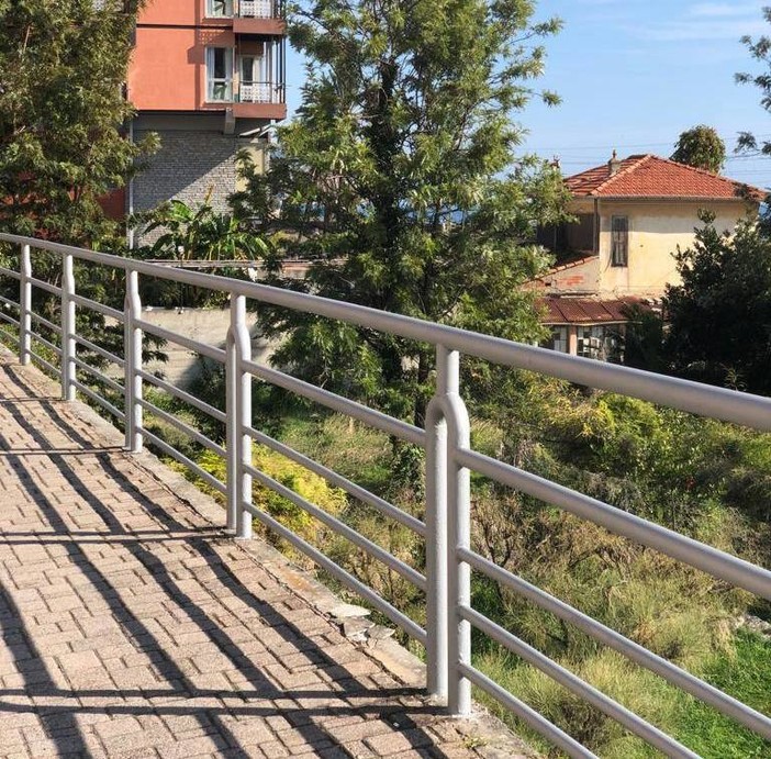 Bordighera: interventi di manutenzione sulle ringhiere dell'Arziglia (Foto)