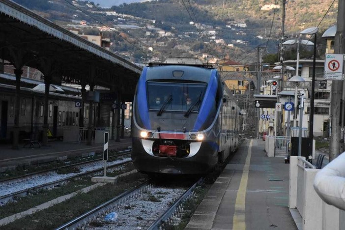 Maltempo e frane: circolazione ferroviaria interrotta sulla Cuneo-Ventimiglia