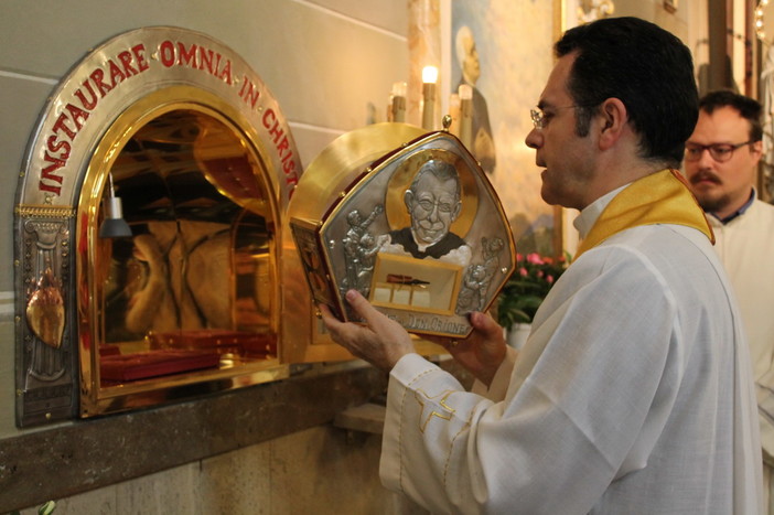 Sanremo: con l’inserimento in una nicchia della chiesa della Reliquia del Sangue del Santo, conclusa la Festa di san Luigi Orione