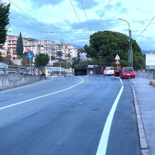 Sanremo: modificata la segnaletica di corso Marconi a Pian di Poma, rifatto anche il marciapiede (Foto)