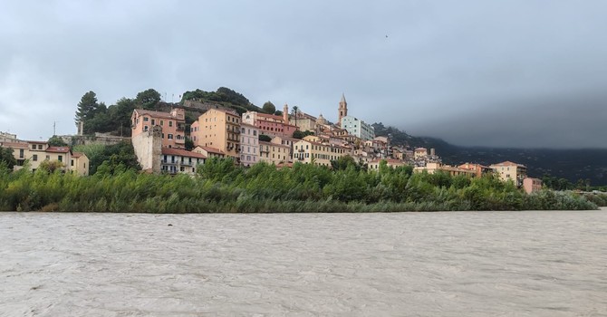 Maltempo in arrivo: dalle 18 il Sud della Francia è in 'allerta rossa': il Roya si alza di un metro, chiusa la ferrovia Ventimiglia-Cuneo