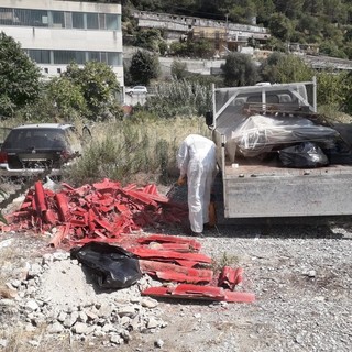 Ventimiglia: amianto e macchine abbandonate sul greto del Roya, intervento della Polizia Provinciale (Foto)