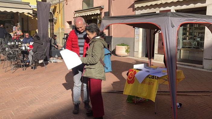 Imperia: manifestazione dei Radicali che dicono 'No' alla candidatura di Claudio Scajola in Provincia (Video)