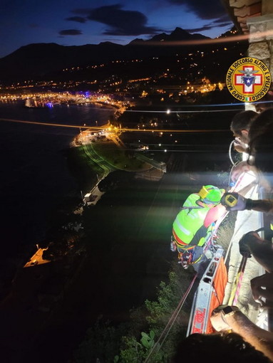 Ventimiglia: portato in ospedale nella notte il migrante caduto nel dirupo ieri sera in corso Mentone