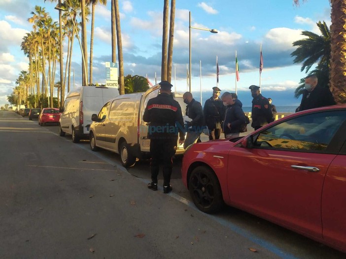 Imperia: feto ritrovato in spiaggia, oggi l'autopsia a Genova, i carabinieri acquisiscono le immagini delle telecamere