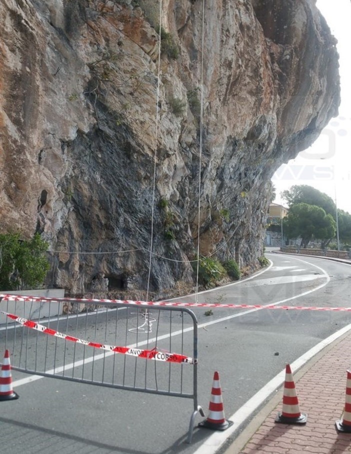 Ventimiglia: Ponte San Luigi, in corso i lavori di ispezione e disgaggio del versante di roccia a Grimaldi (Foto)