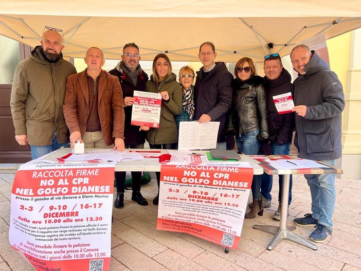 Primo giorno di raccolta firme contro il CPR: sono già più di 1000 (foto)